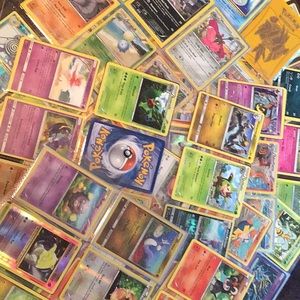 Huge Pokémon lot 11 pages back and front cards